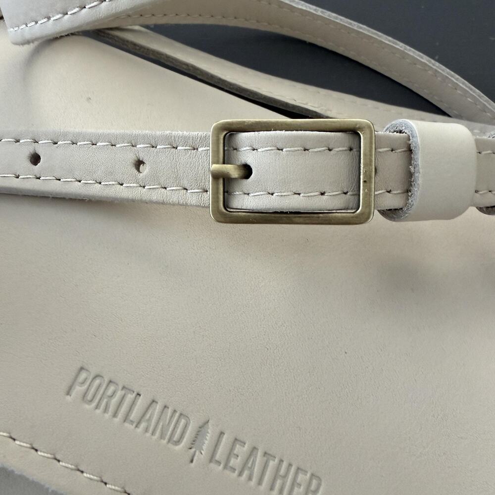 Portland Leather Cream Crossbody Shoulder Bag - Picture 12 of 16